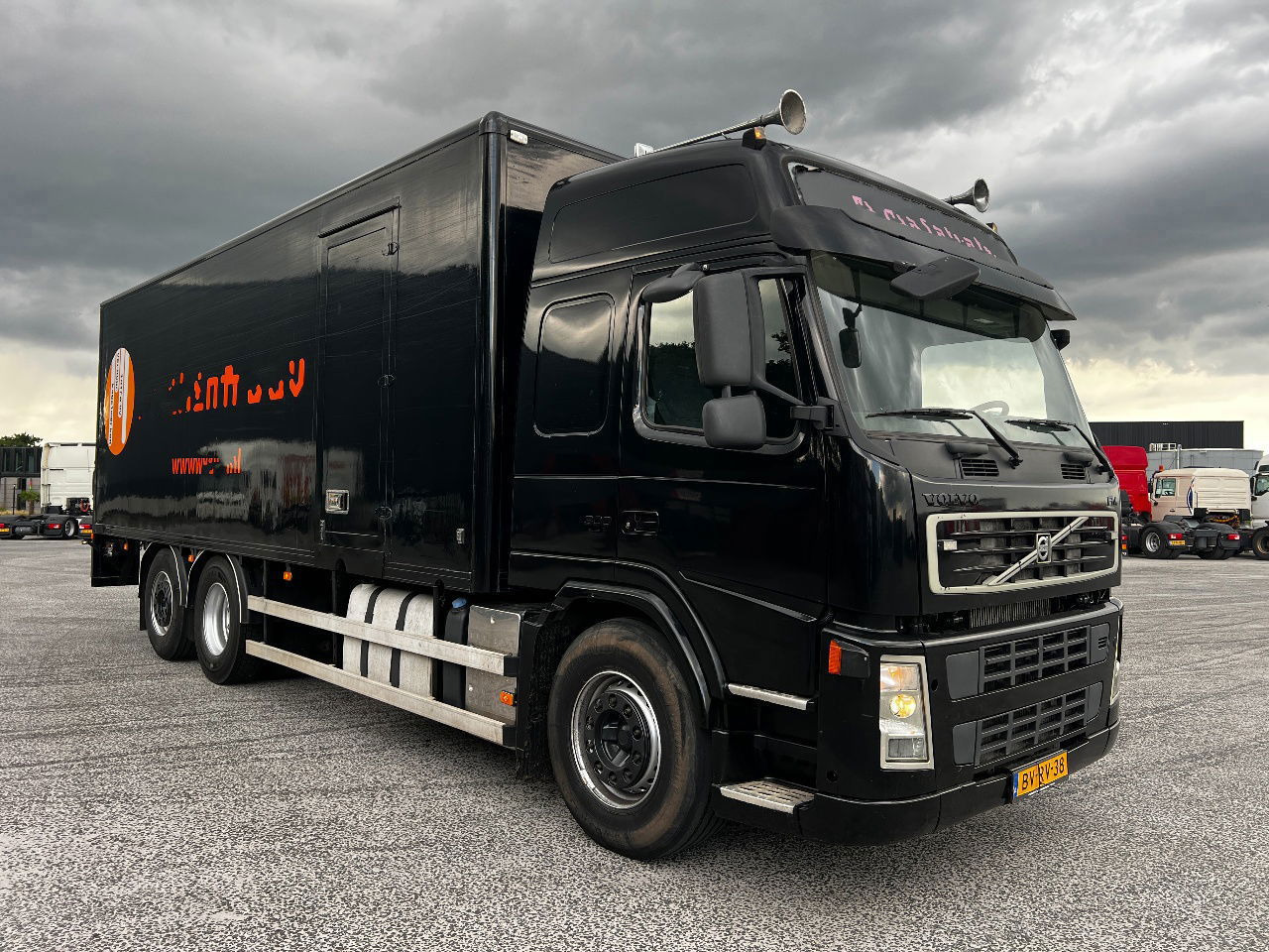 Volvo FM 9.300 Globe 6x2, Euro 5 - Koffer LKW: das Bild 2 Volvo FM 9.300 Globe 6x2, Euro 5 - Koffer LKW: das Bild 2