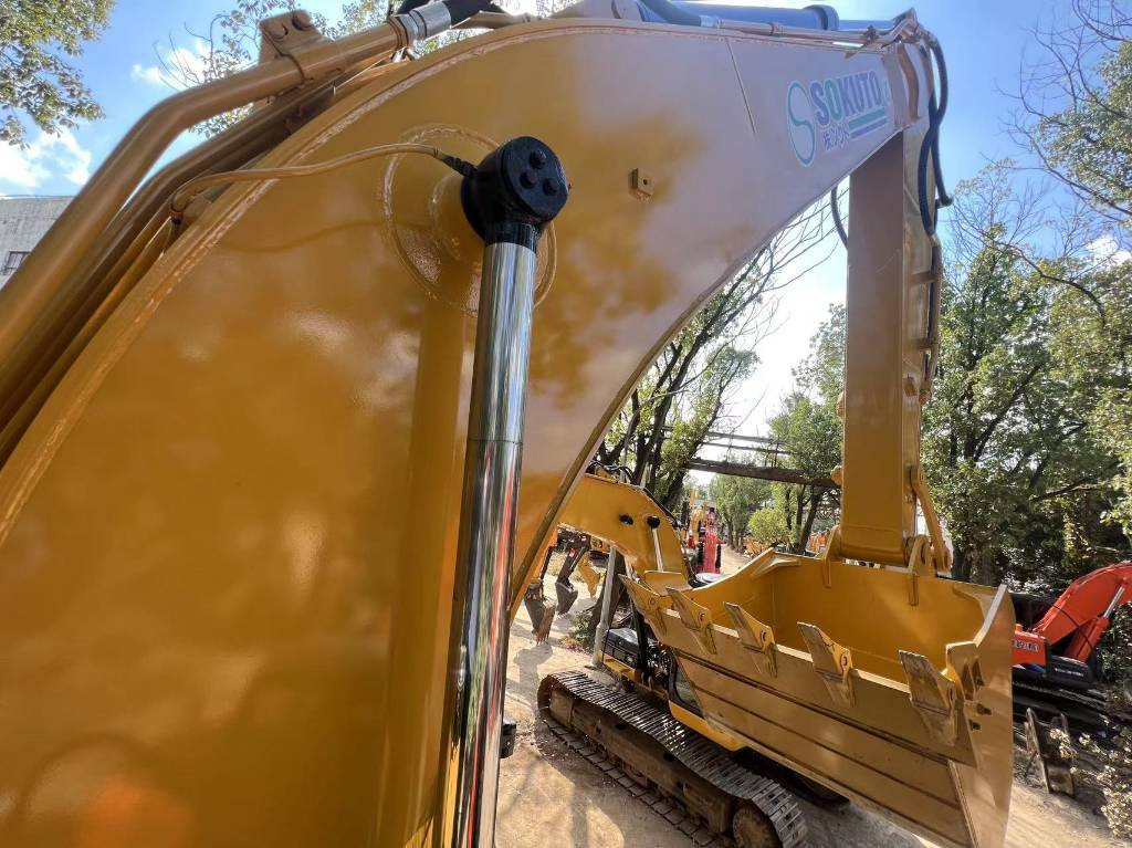 Kettenbagger CAT 320 D L: das Bild 13