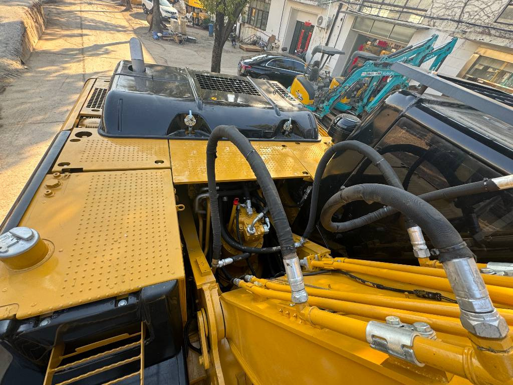 Kettenbagger CAT 330 D L: das Bild 23