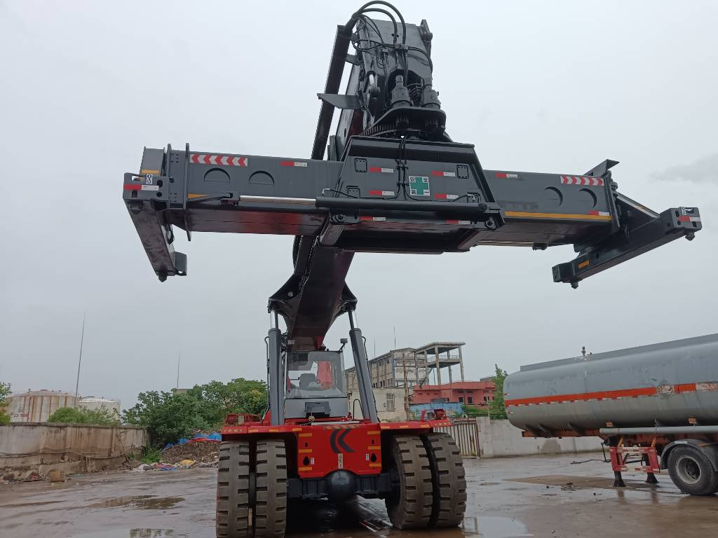 Kalmar DRF 450 - Reach stacker: das Bild 4 Kalmar DRF 450 - Reach stacker: das Bild 4