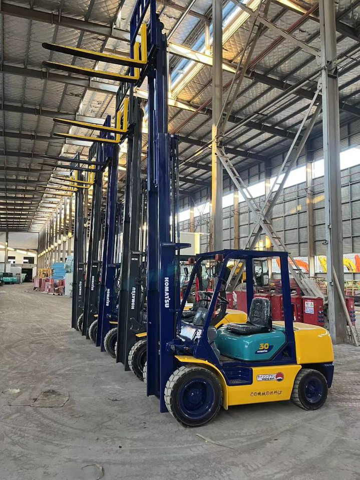 Komatsu FD 30 T-17 - Dieselstapler: das Bild 3 Komatsu FD 30 T-17 - Dieselstapler: das Bild 3