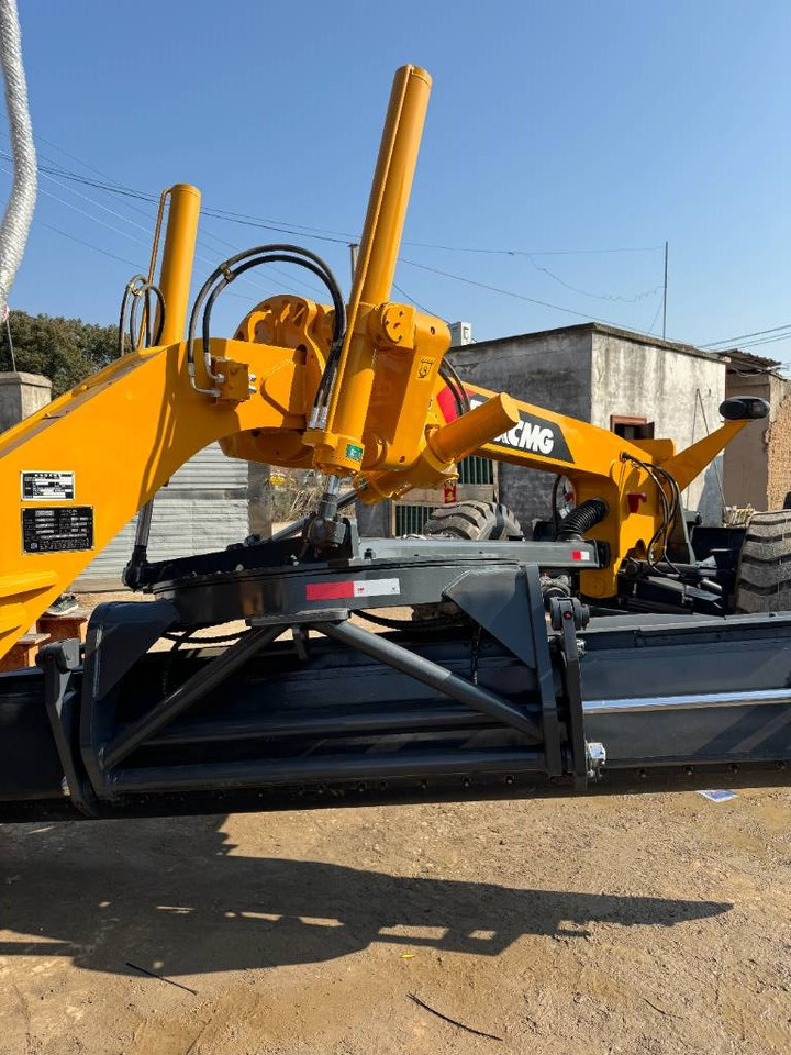 Grader XCMG GR 2153: das Bild 8
