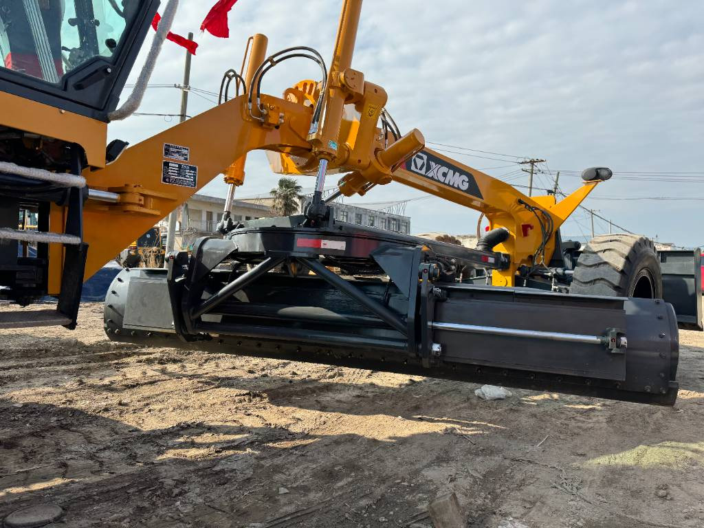 Grader XCMG GR 2153: das Bild 15