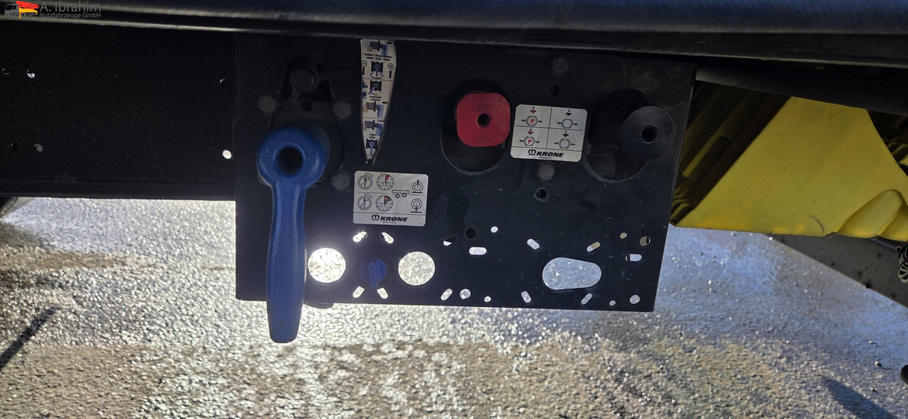 Krone SD Megatrailer Hubdach Liftachse | SAF Achsen - Planenauflieger: das Bild 5 Krone SD Megatrailer Hubdach Liftachse | SAF Achsen - Planenauflieger: das Bild 5