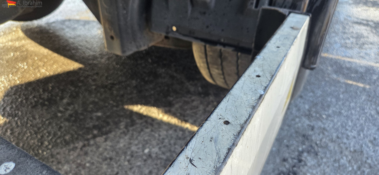 Krone SD Megatrailer Hubdach Liftachse | SAF Achsen - Planenauflieger: das Bild 2 Krone SD Megatrailer Hubdach Liftachse | SAF Achsen - Planenauflieger: das Bild 2