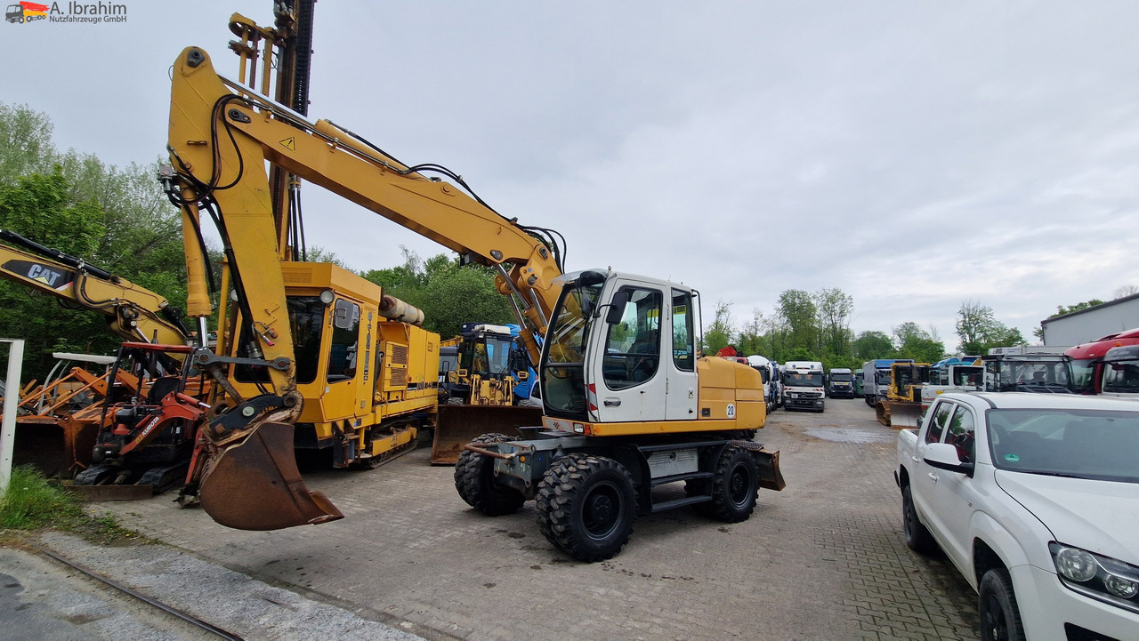 Liebherr A316 Schnellwechsler, Hammerverrohrung, Verstellausleger Deutz Motor - Minibagger: das Bild 1 Liebherr A316 Schnellwechsler, Hammerverrohrung, Verstellausleger Deutz Motor - Minibagger: das Bild 1