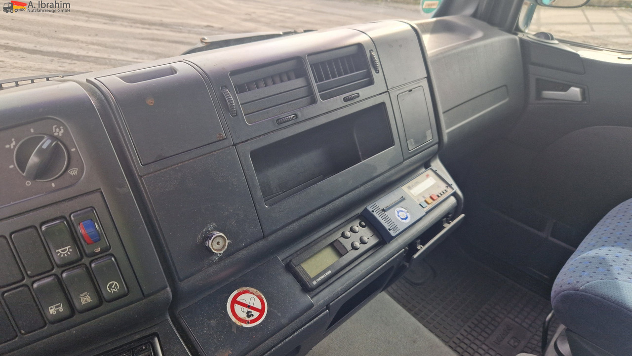 MAN 8.180 Thermokingkühlung - 30 ° sauber, 3. Gang kratzt, voll fahrbereit - Kühlkoffer LKW: das Bild 3 MAN 8.180 Thermokingkühlung - 30 ° sauber, 3. Gang kratzt, voll fahrbereit - Kühlkoffer LKW: das Bild 3