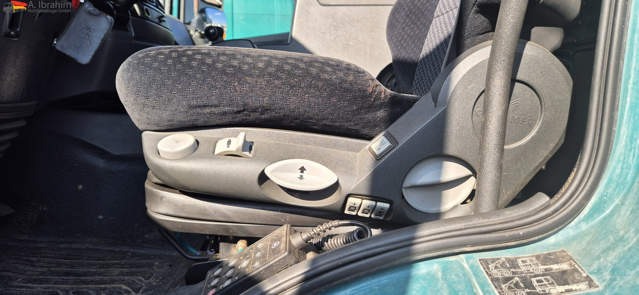 Mercedes-Benz 1824 Kipper Kran, Edelstahlaufbau Tierentsorgung - Kipper, Autokran: das Bild 4 Mercedes-Benz 1824 Kipper Kran, Edelstahlaufbau Tierentsorgung - Kipper, Autokran: das Bild 4