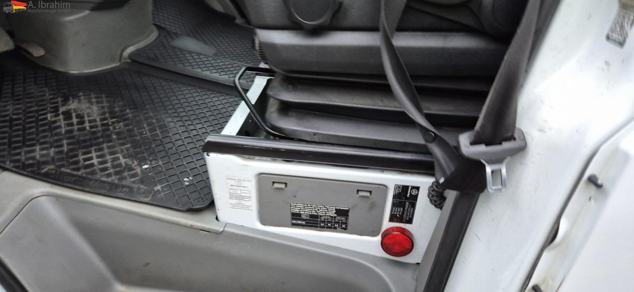 Mercedes-Benz Sprinter DB 319 CDI Automatik, Tempomat, ATM bei 290 tkm - Abschleppwagen: das Bild 4 Mercedes-Benz Sprinter DB 319 CDI Automatik, Tempomat, ATM bei 290 tkm - Abschleppwagen: das Bild 4