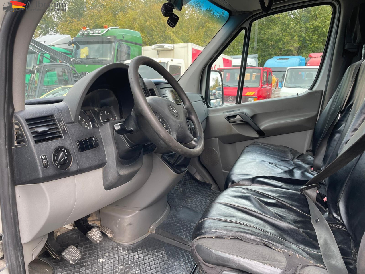 Mercedes-Benz Sprinter DB 319 CDI Geschlossen Kasten | 15 m³ | V6 | 4.5 m Radstand - Kastenwagen: das Bild 3 Mercedes-Benz Sprinter DB 319 CDI Geschlossen Kasten | 15 m³ | V6 | 4.5 m Radstand - Kastenwagen: das Bild 3