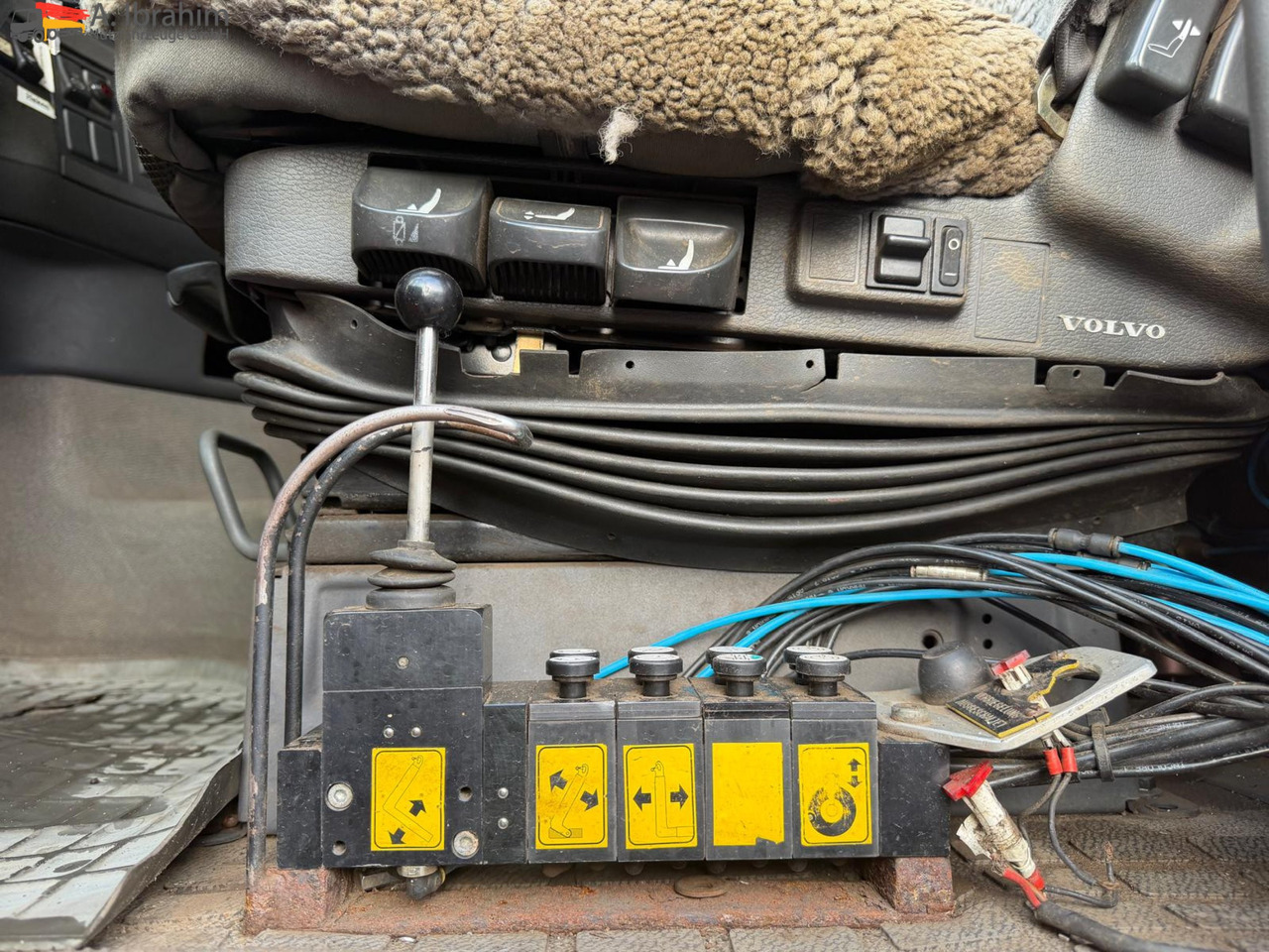 Volvo FH12-420 8x2 Fahrzeugpapiere Schweiz - Abrollkipper: das Bild 4 Volvo FH12-420 8x2 Fahrzeugpapiere Schweiz - Abrollkipper: das Bild 4