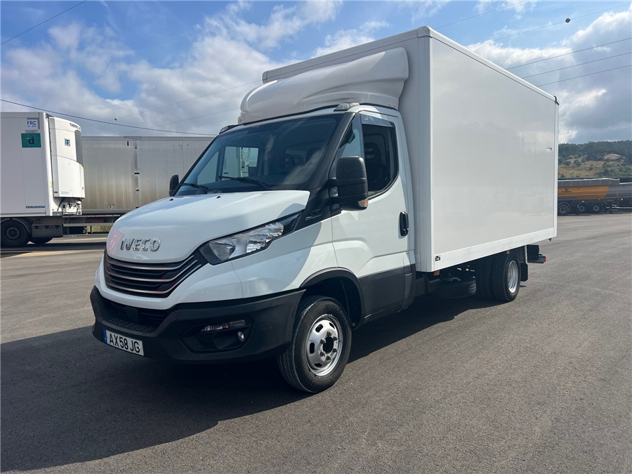 Iveco 35C16HA8 - Koffer Transporter: das Bild 1 Iveco 35C16HA8 - Koffer Transporter: das Bild 1