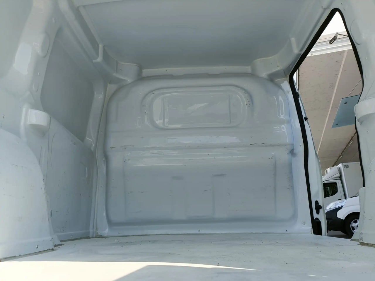 FIAT DOBLO CARGO 1.3 MJT SX - Kastenwagen: das Bild 4 FIAT DOBLO CARGO 1.3 MJT SX - Kastenwagen: das Bild 4