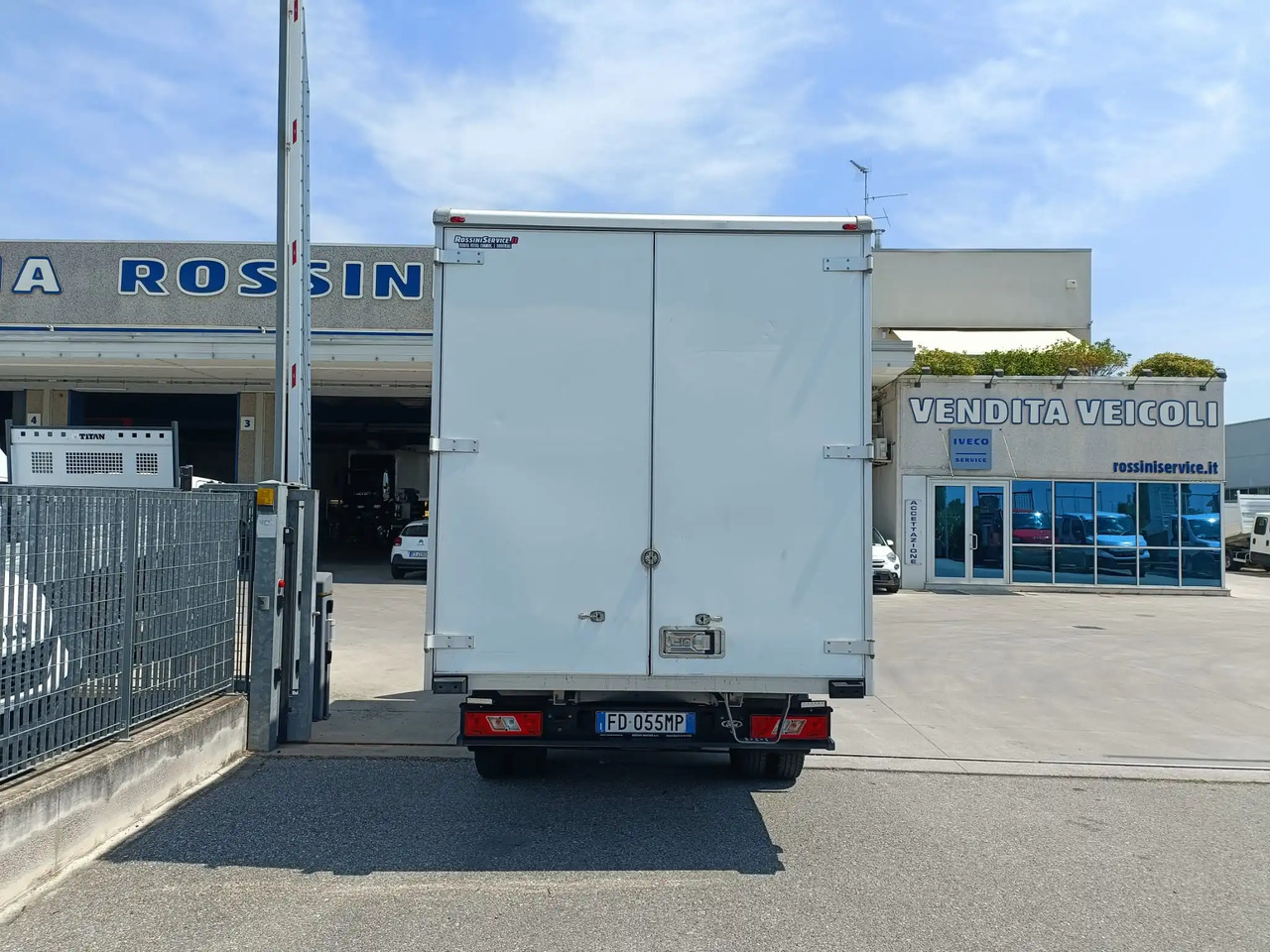 FORD TRANSIT FURGONATO BOX - Koffer Transporter: das Bild 3 FORD TRANSIT FURGONATO BOX - Koffer Transporter: das Bild 3