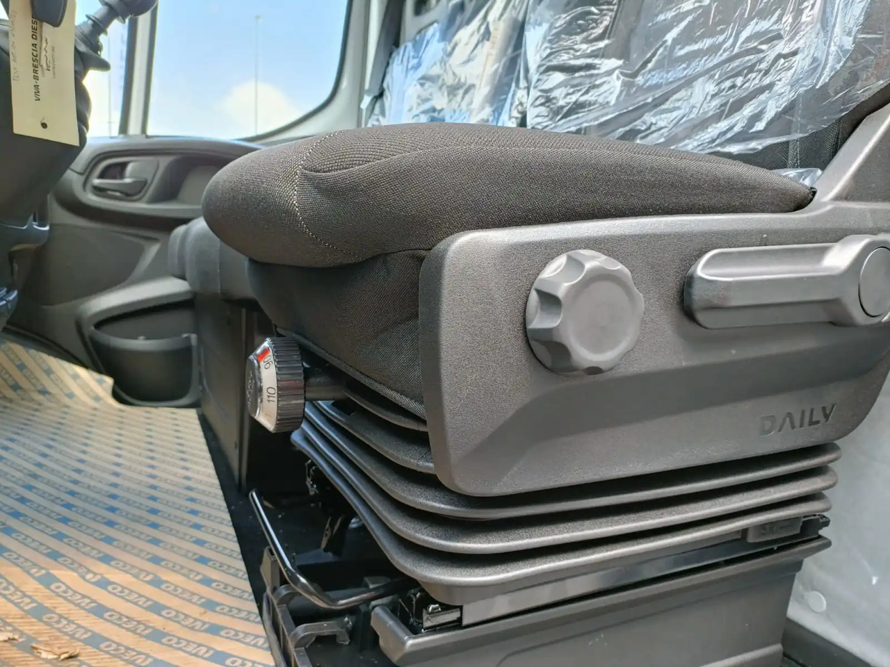IVECO DAILY 35C16 3000 cc KM 0 – Finanzierungsleasing IVECO DAILY 35C16 3000 cc KM 0: das Bild 15