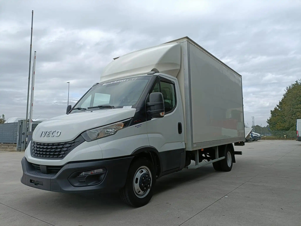 IVECO DAILY 35C16 - Koffer Transporter: das Bild 3 IVECO DAILY 35C16 - Koffer Transporter: das Bild 3