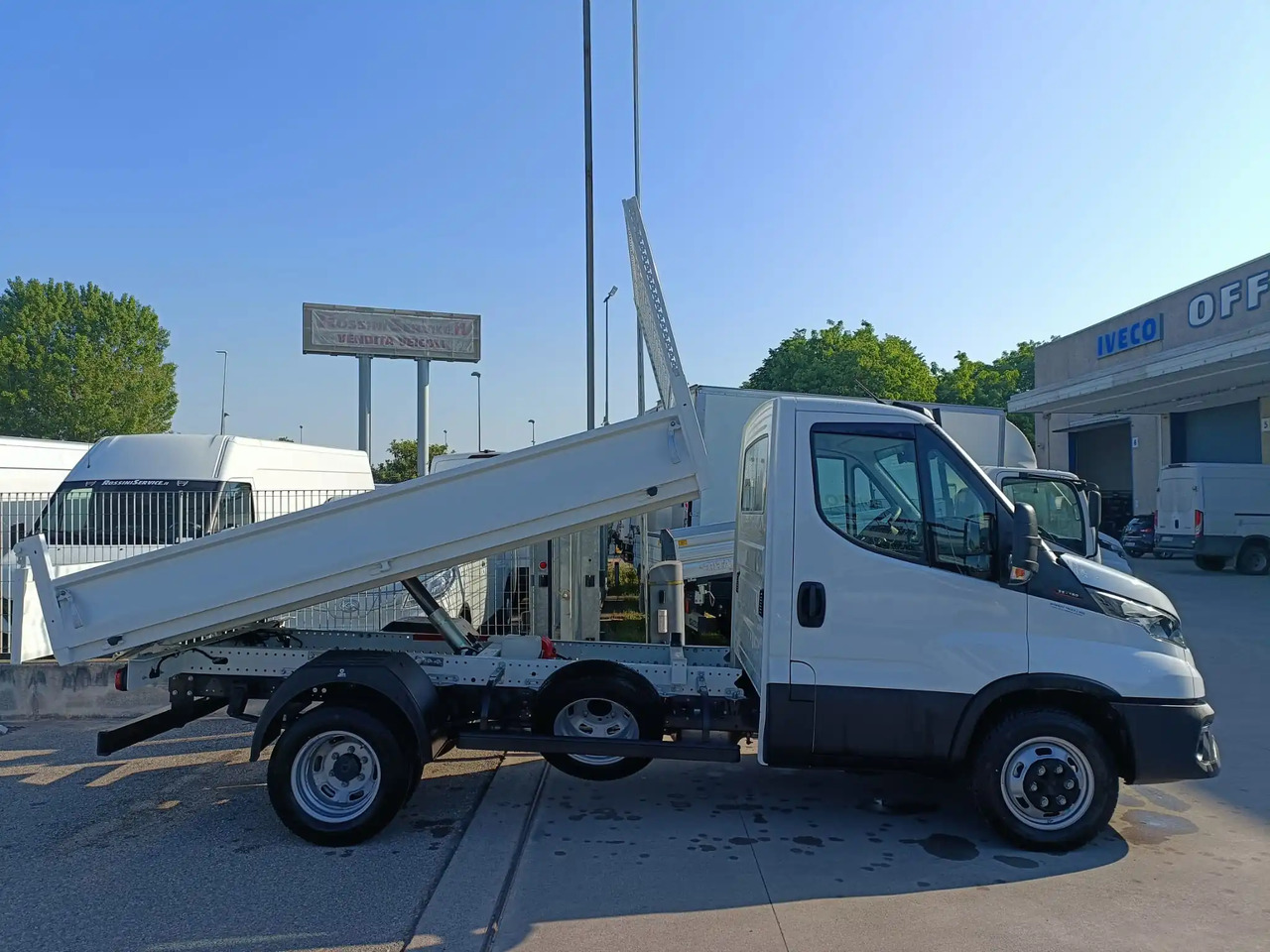 IVECO DAILY 35C16 NUOVO 3.0 cc MOD: 2025 RIBALTABILE - Kipper Transporter: das Bild 3 IVECO DAILY 35C16 NUOVO 3.0 cc MOD: 2025 RIBALTABILE - Kipper Transporter: das Bild 3