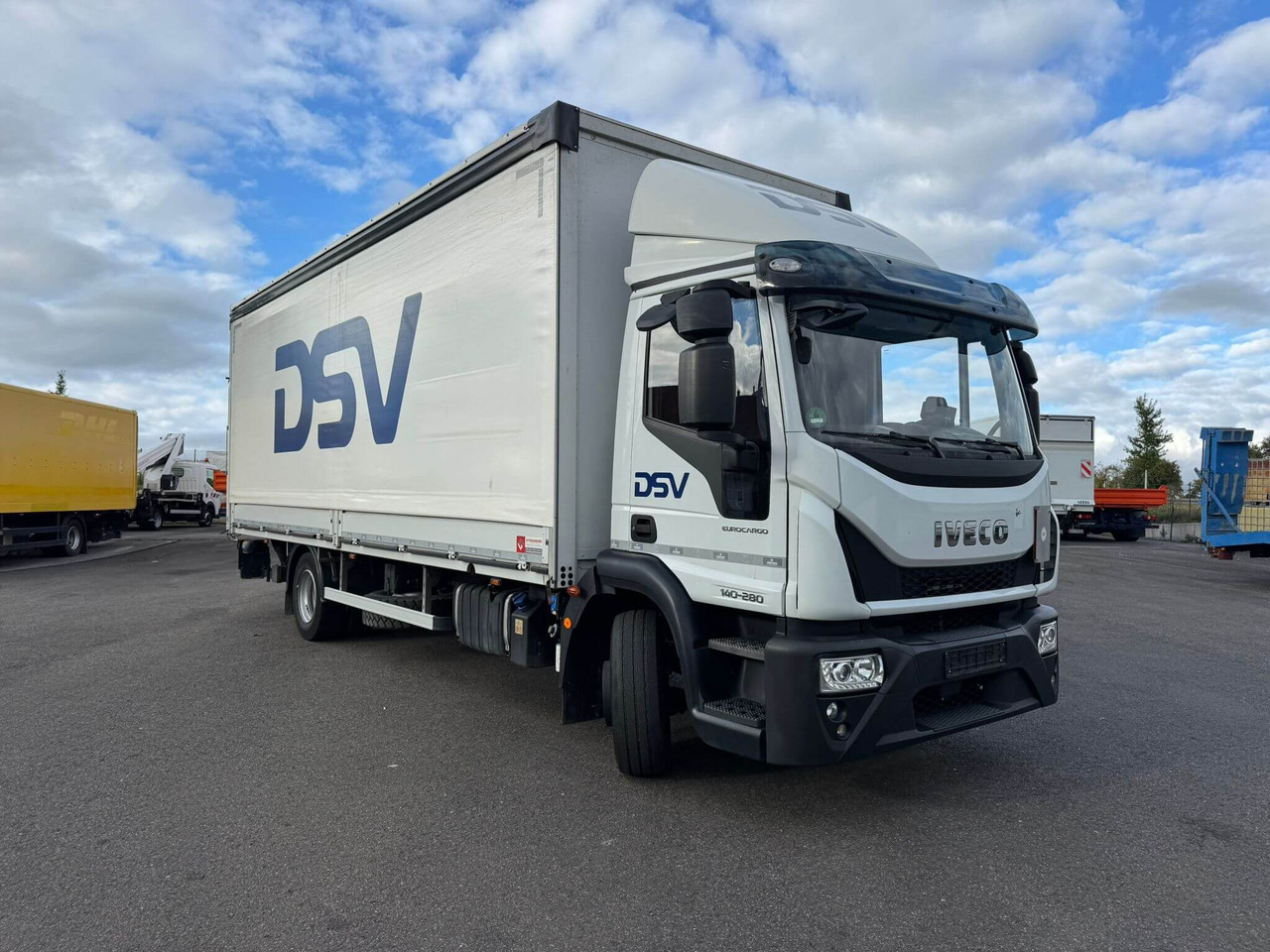 IVECO EUROCARGO 140E28P - Plane LKW: das Bild 1 IVECO EUROCARGO 140E28P - Plane LKW: das Bild 1