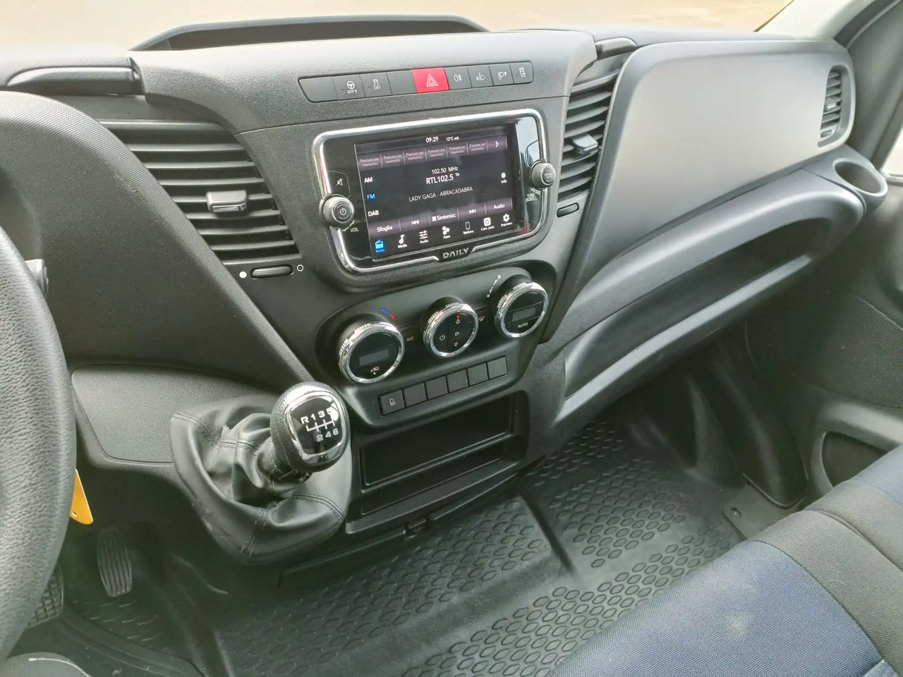 Transporter IVECO DAILY 35C16 3.0L: das Bild 9