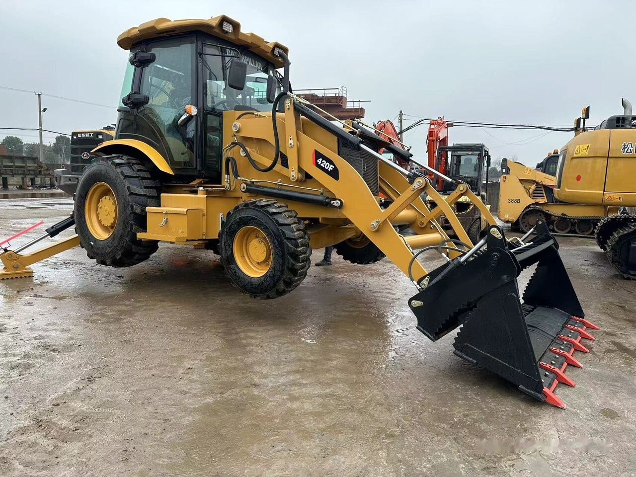 Caterpillar 420F - Baggerlader: das Bild 1 Caterpillar 420F - Baggerlader: das Bild 1