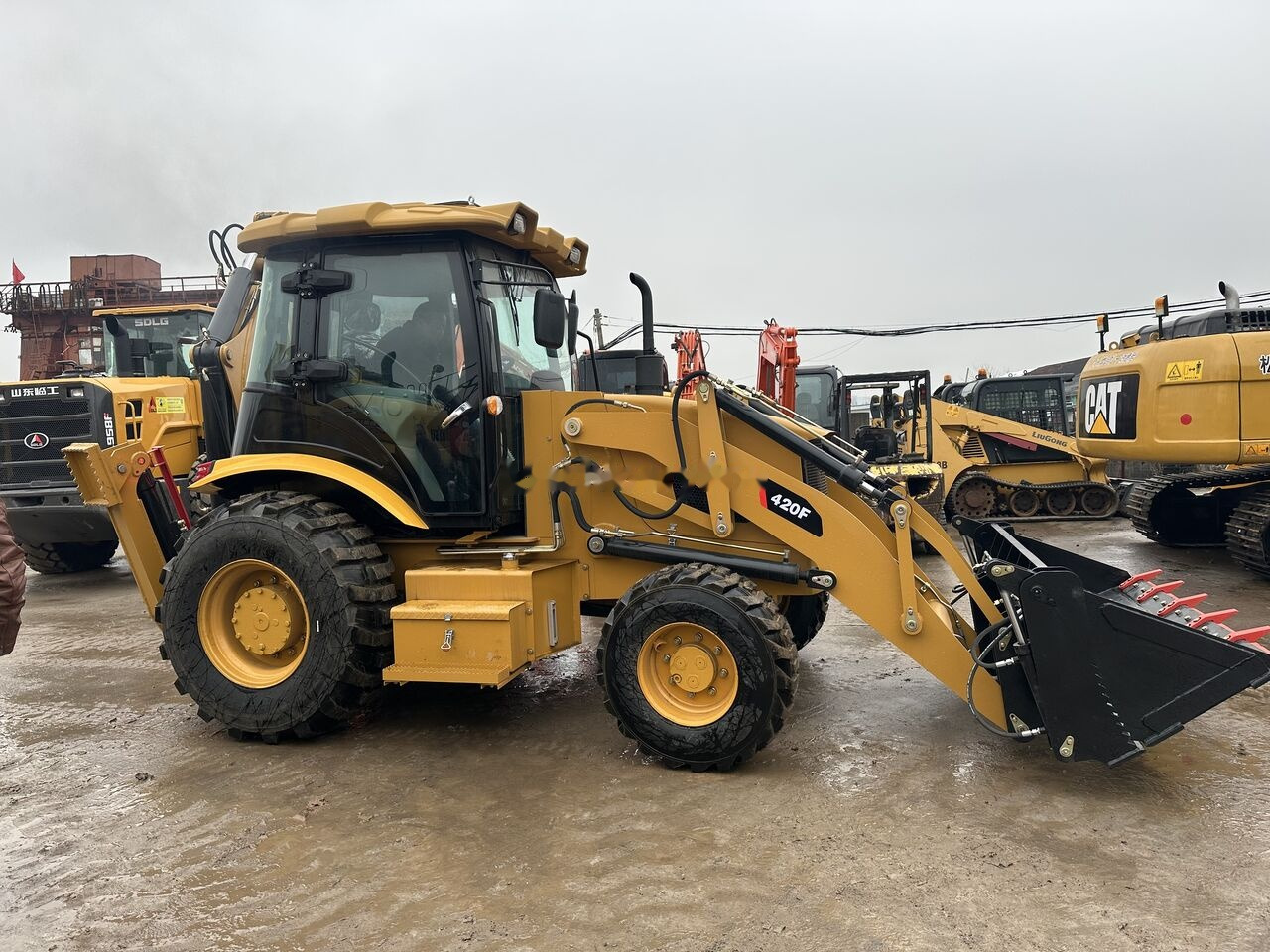 Caterpillar 420F - Baggerlader: das Bild 4 Caterpillar 420F - Baggerlader: das Bild 4
