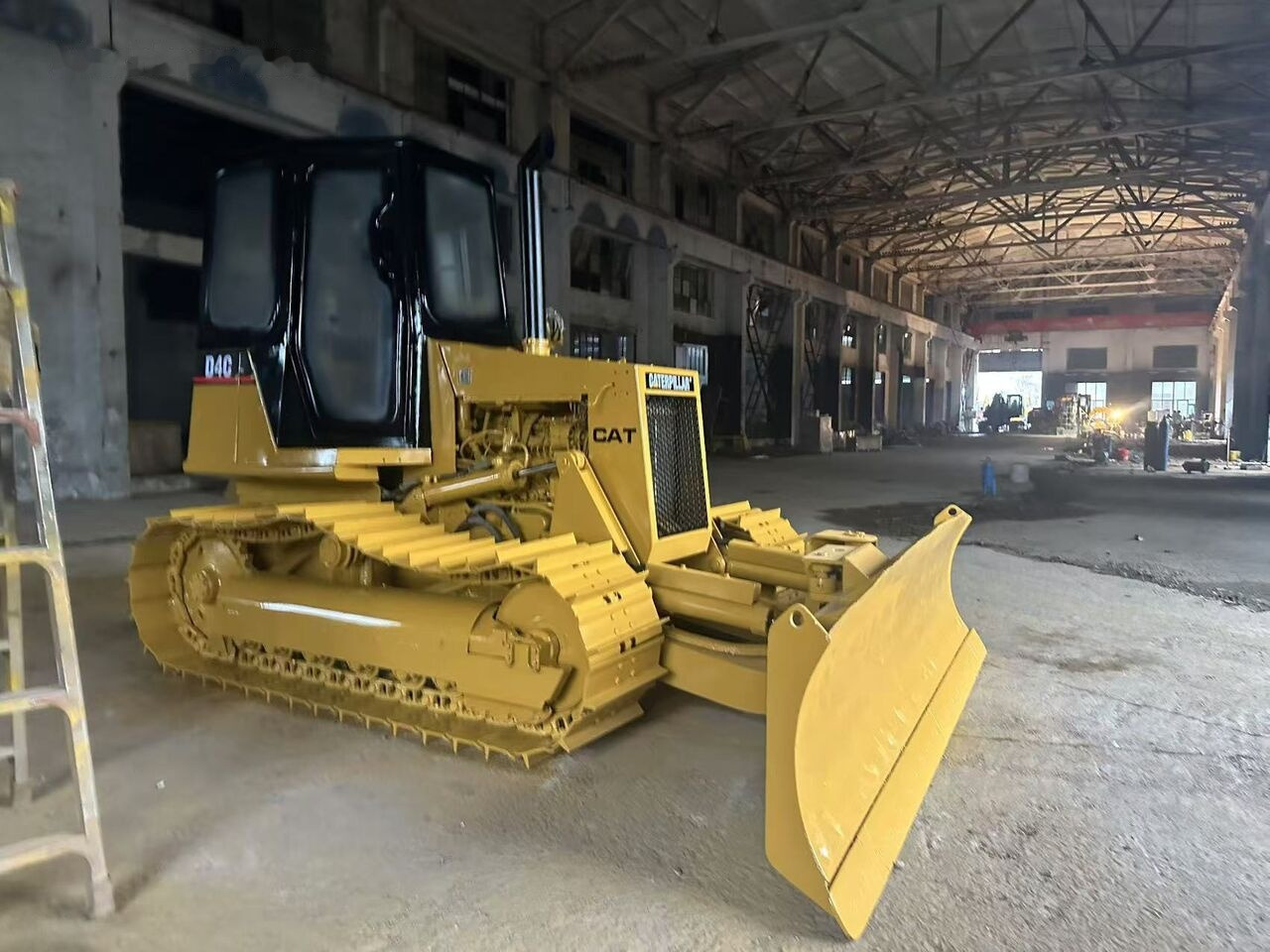 Caterpillar D4C - Bulldozer: das Bild 1 Caterpillar D4C - Bulldozer: das Bild 1