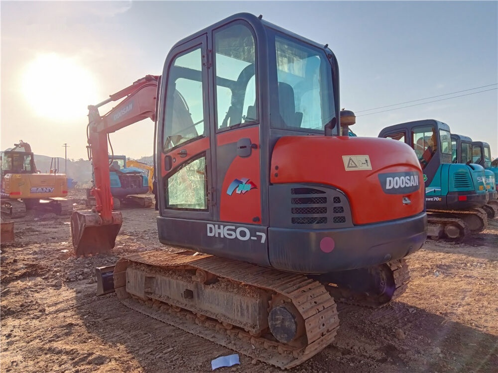 Doosan DH60-7 - Minibagger: das Bild 4 Doosan DH60-7 - Minibagger: das Bild 4