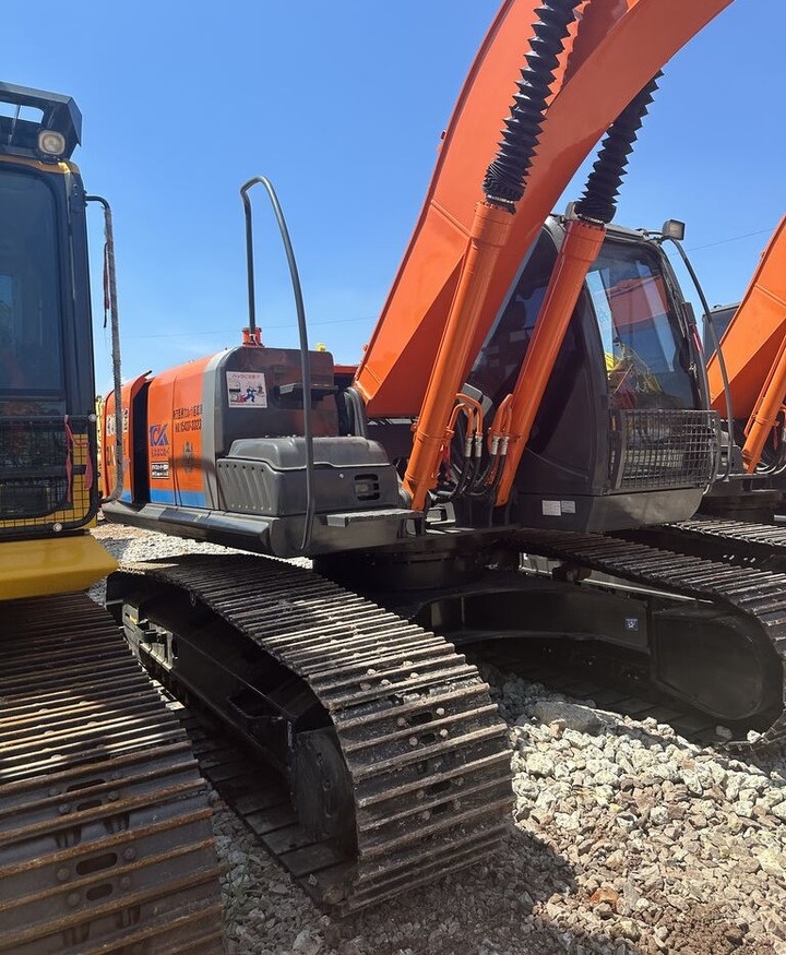 Hitachi ZX200 - Kettenbagger: das Bild 4 Hitachi ZX200 - Kettenbagger: das Bild 4