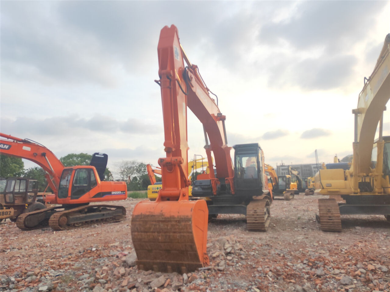 Hitachi ZX350H-3G - Kettenbagger: das Bild 5 Hitachi ZX350H-3G - Kettenbagger: das Bild 5