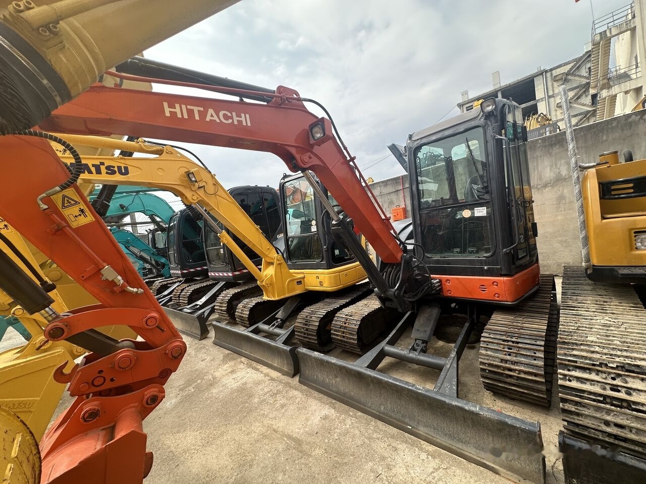 Hitachi ZX50U-2 - Minibagger: das Bild 2 Hitachi ZX50U-2 - Minibagger: das Bild 2