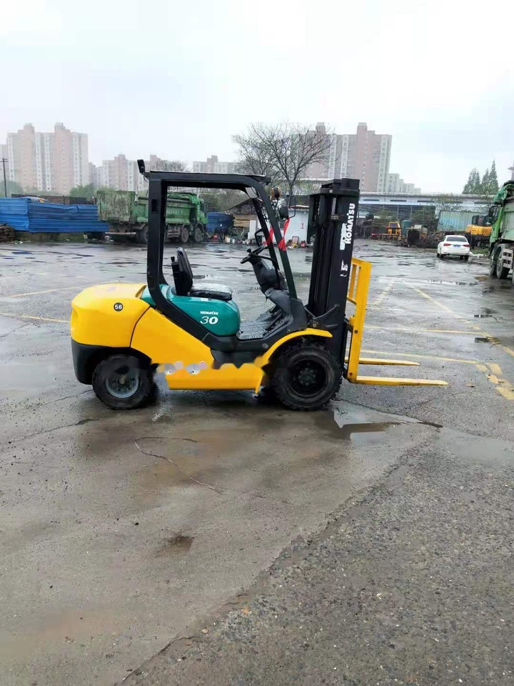 Komatsu FD30 - Dieselstapler: das Bild 2 Komatsu FD30 - Dieselstapler: das Bild 2