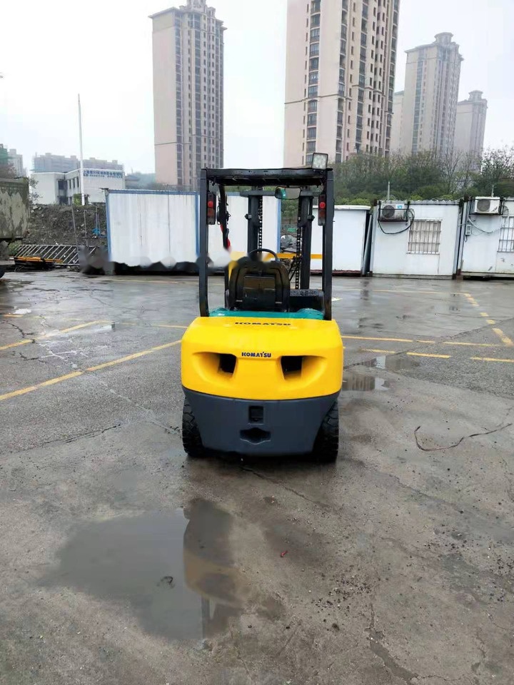 Komatsu FD30 - Dieselstapler: das Bild 1 Komatsu FD30 - Dieselstapler: das Bild 1
