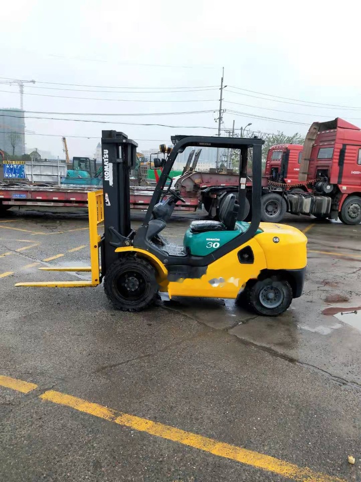 Komatsu FD30 - Dieselstapler: das Bild 3 Komatsu FD30 - Dieselstapler: das Bild 3