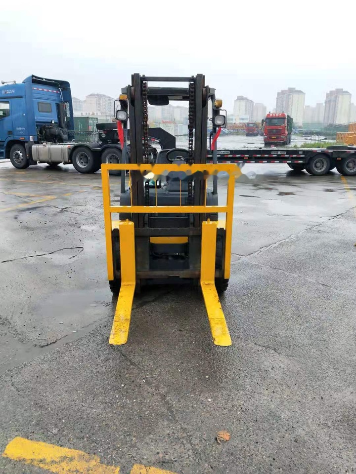 Komatsu FD30 - Dieselstapler: das Bild 5 Komatsu FD30 - Dieselstapler: das Bild 5