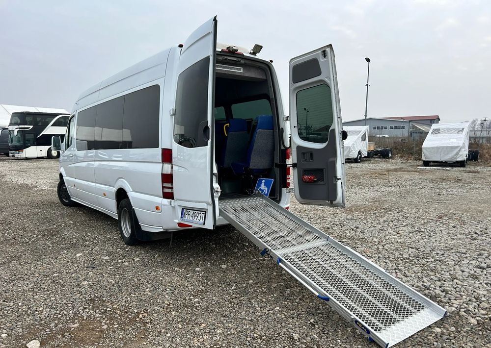 Kleinbus, Personentransporter Mercedes-Benz Sprinter 519: das Bild 16