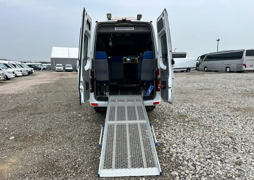 Kleinbus, Personentransporter Mercedes-Benz Sprinter 519: das Bild 15