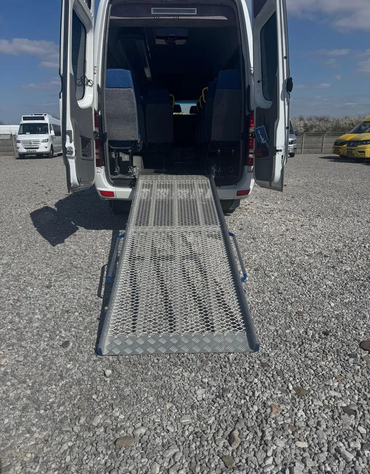 Kleinbus, Personentransporter Mercedes-Benz Sprinter 519: das Bild 18