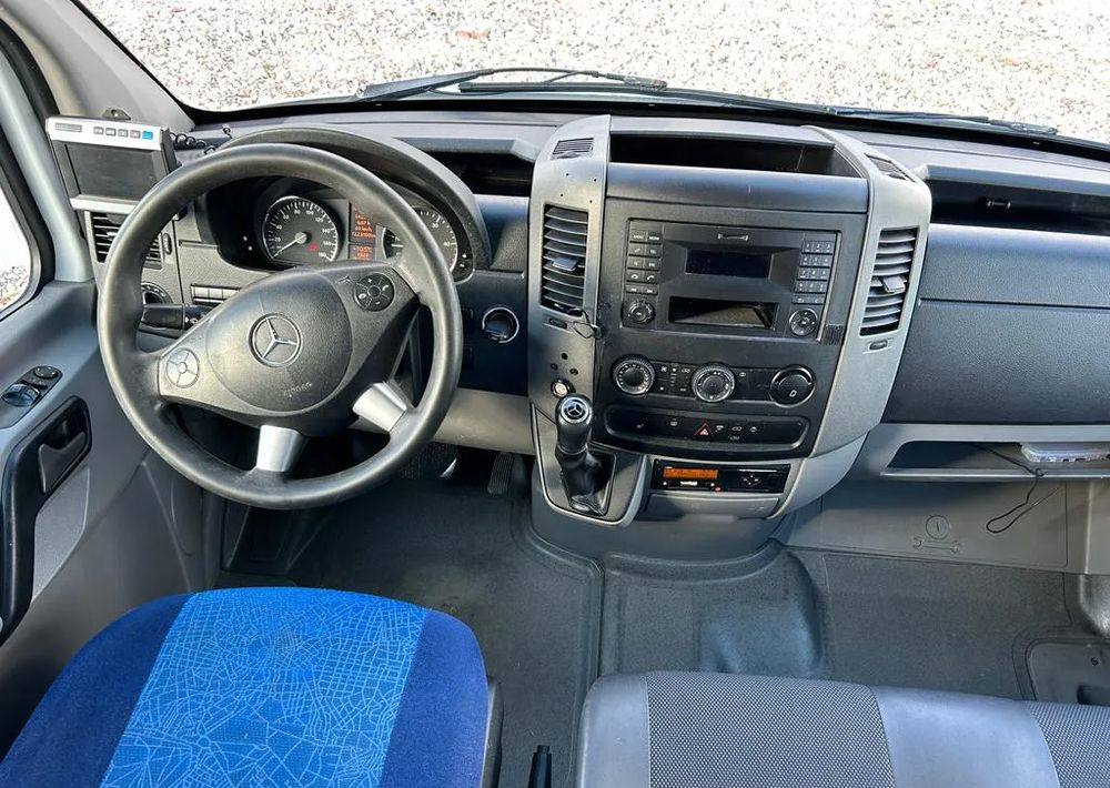 Kleinbus, Personentransporter Mercedes-Benz Sprinter 519: das Bild 13