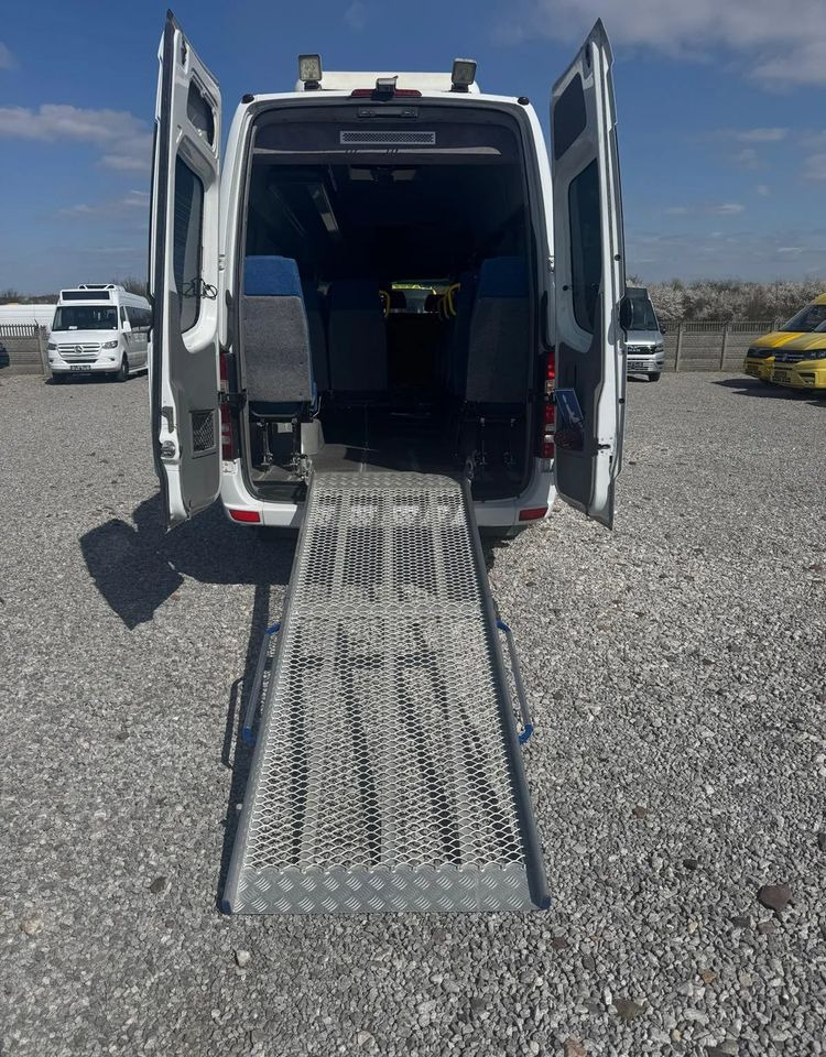 Kleinbus, Personentransporter Mercedes-Benz Sprinter 519: das Bild 19