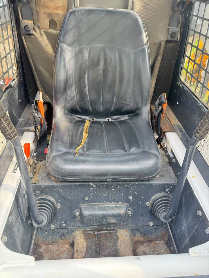 BOBCAT S300 - Kompaktlader: das Bild 5 BOBCAT S300 - Kompaktlader: das Bild 5