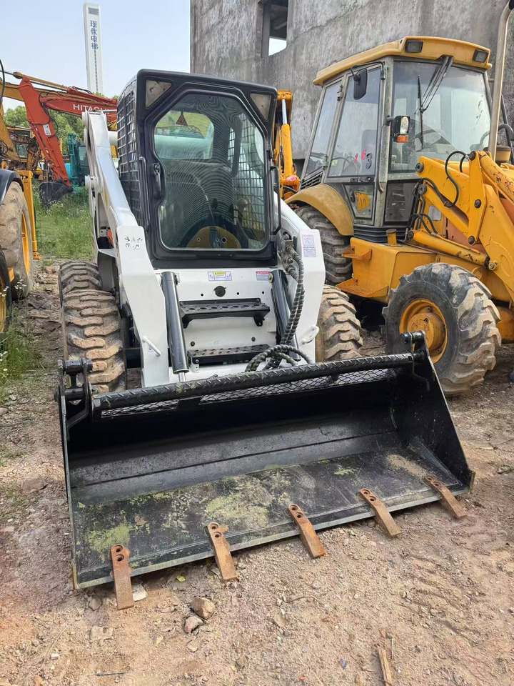 BOBCAT S300 - Kompaktlader: das Bild 4 BOBCAT S300 - Kompaktlader: das Bild 4