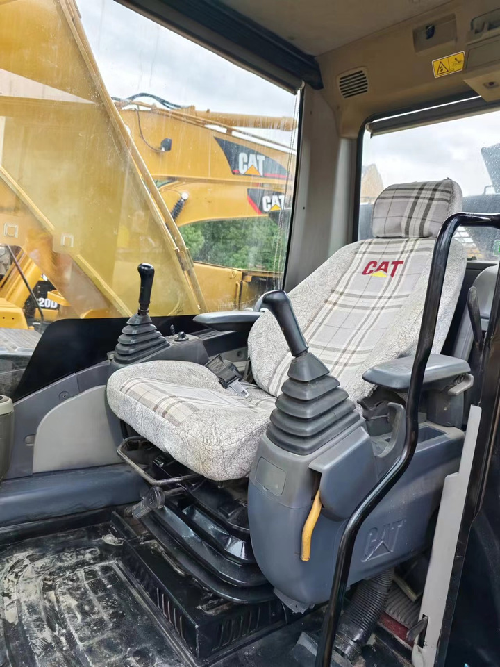 CATERPILLAR 320D2 CAT - Kettenbagger: das Bild 3 CATERPILLAR 320D2 CAT - Kettenbagger: das Bild 3