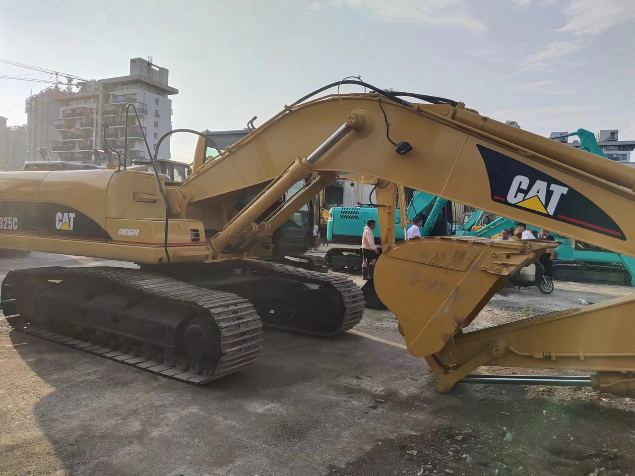 CATERPILLAR 325C - Kettenbagger: das Bild 3 CATERPILLAR 325C - Kettenbagger: das Bild 3