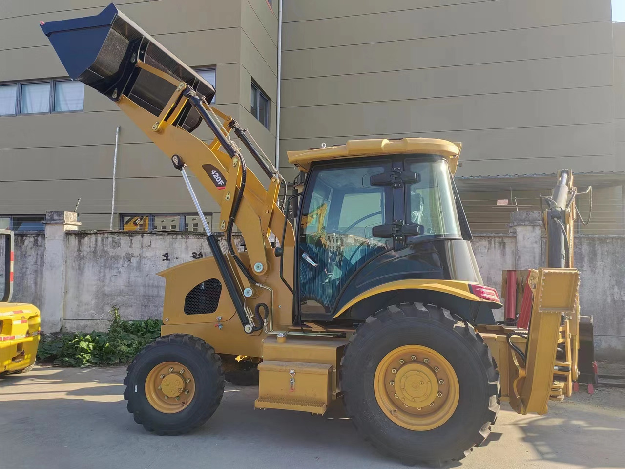 CATERPILLAR 420F - Baggerlader: das Bild 2 CATERPILLAR 420F - Baggerlader: das Bild 2
