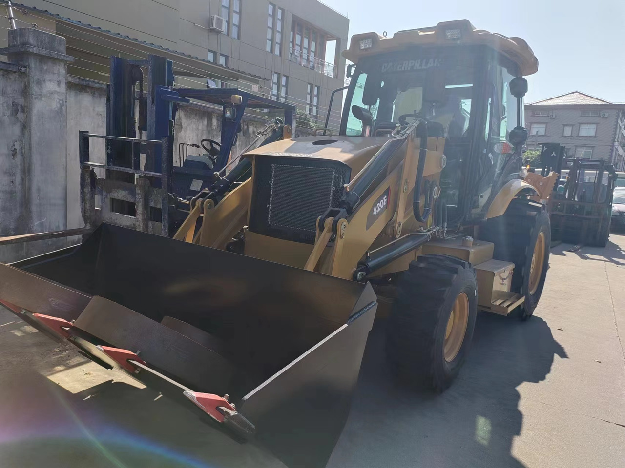 CATERPILLAR 420f - Baggerlader: das Bild 4 CATERPILLAR 420f - Baggerlader: das Bild 4