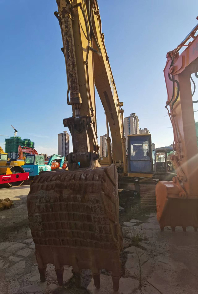 CATERPILLAR E200B - Kettenbagger: das Bild 2 CATERPILLAR E200B - Kettenbagger: das Bild 2