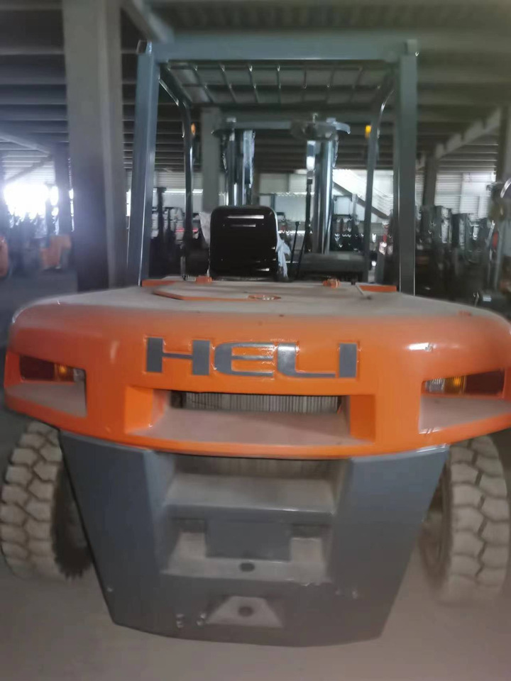 HELI 70 DIESEL FORKLIFT 7TON - Dieselstapler: das Bild 2 HELI 70 DIESEL FORKLIFT 7TON - Dieselstapler: das Bild 2