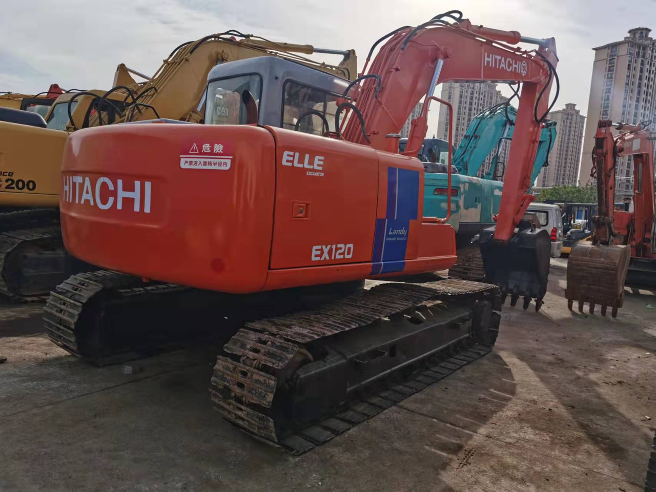 HITACHI EX120-2 - Kettenbagger: das Bild 2 HITACHI EX120-2 - Kettenbagger: das Bild 2