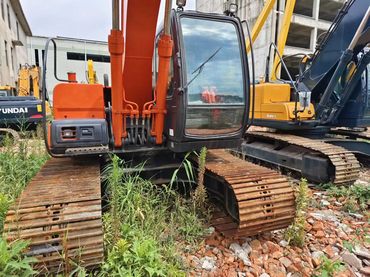 HITACHI EX120-5 - Kettenbagger: das Bild 3 HITACHI EX120-5 - Kettenbagger: das Bild 3