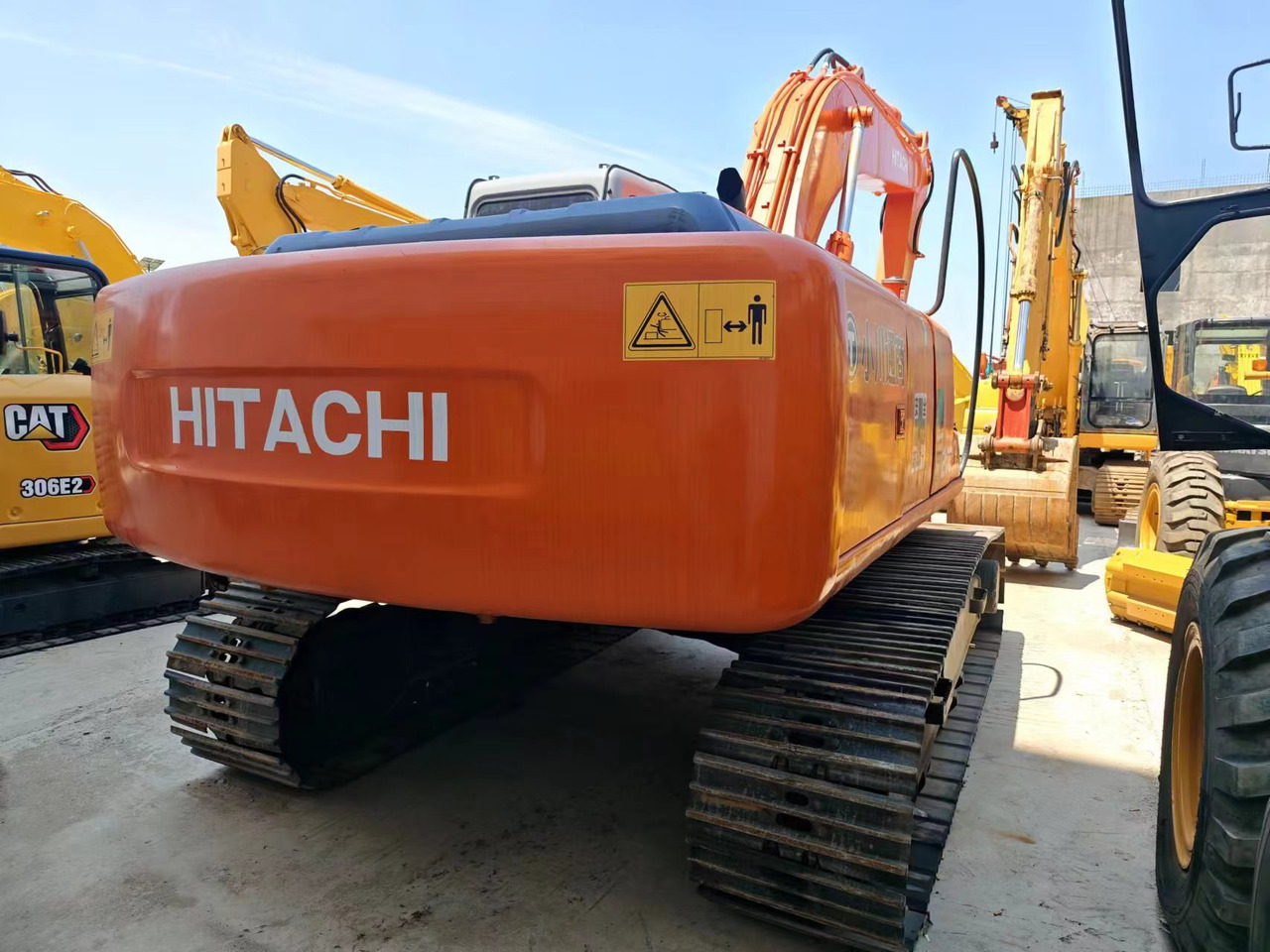 HITACHI EX200-5 - Kettenbagger: das Bild 2 HITACHI EX200-5 - Kettenbagger: das Bild 2